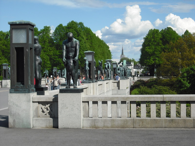 Oslo, tłumy w parku Vigelanda